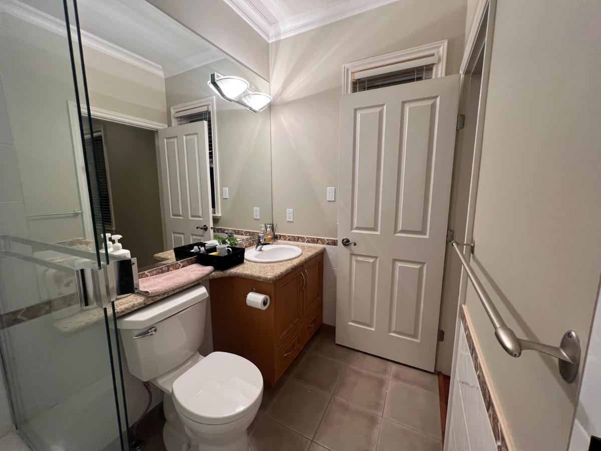 Lucky Room, A Comfortable Bedroom With Private Bathroom Close To Yvr Richmond Exterior foto