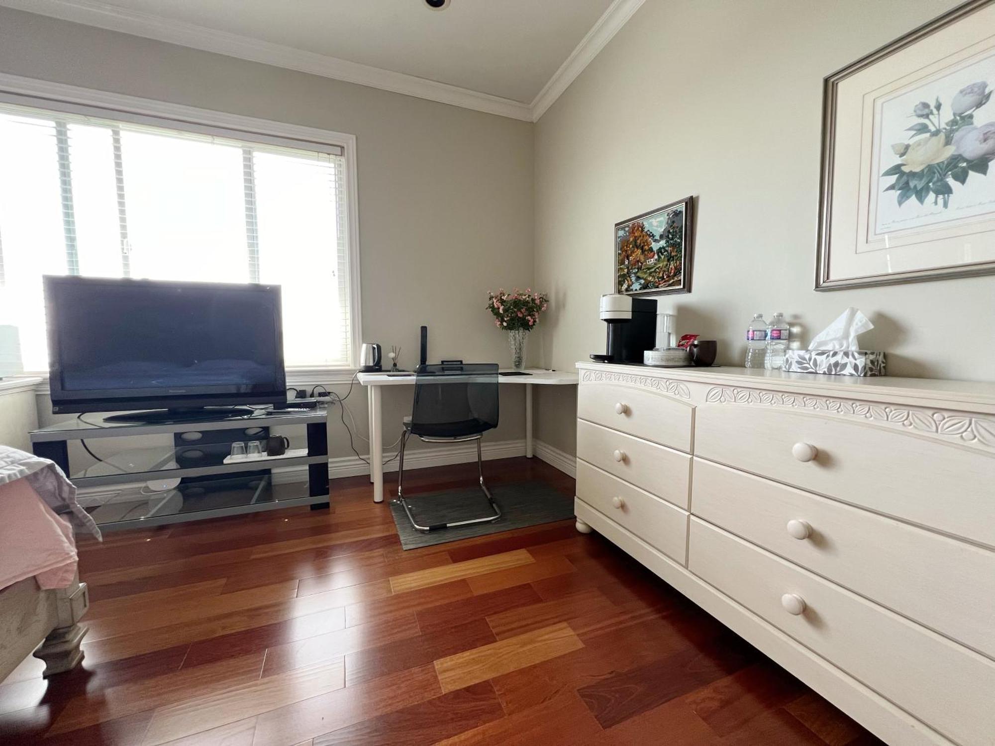 Lucky Room, A Comfortable Bedroom With Private Bathroom Close To Yvr Richmond Exterior foto